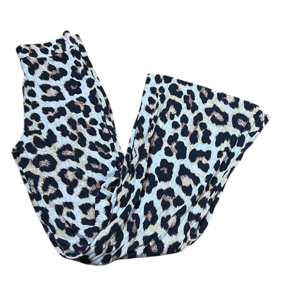 Bell bottom tiger print stretchy pull on pants,,flare legs,70’s,like new! - Picture 9 of 10